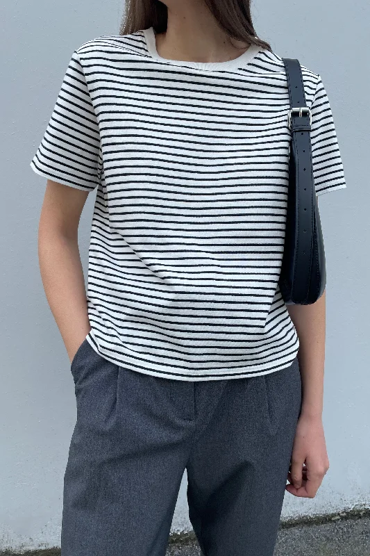 Comfortable and simple STRIPED T-SHIRT