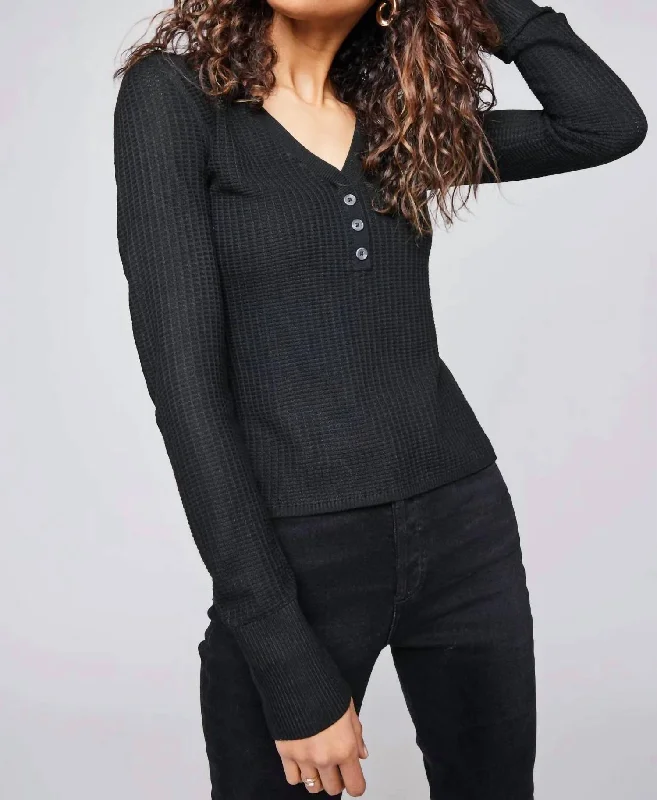 Street Sports Style Abigail Pullover In Black