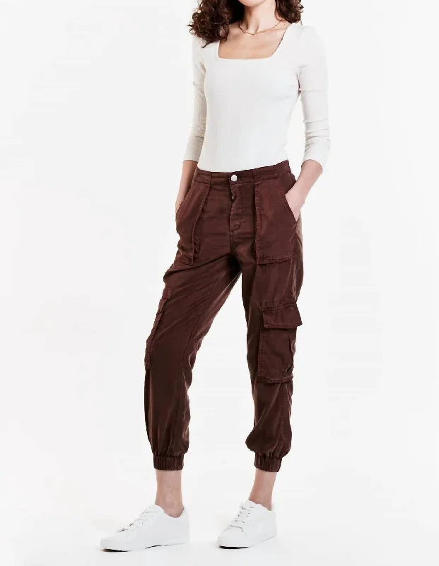 Sports Comfort Style Sandy Cargo Jogger In Chestnut